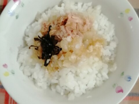 おろし大根とシーチキンと塩昆布のつゆかけご飯